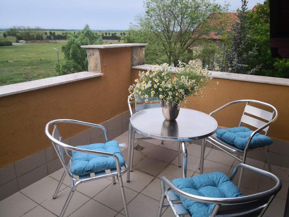 Kamilla Apartman Villapark Bük Exterior foto